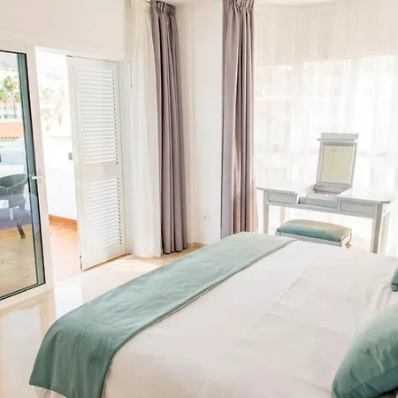 Adeje Sleeps 8 With Pool Villa